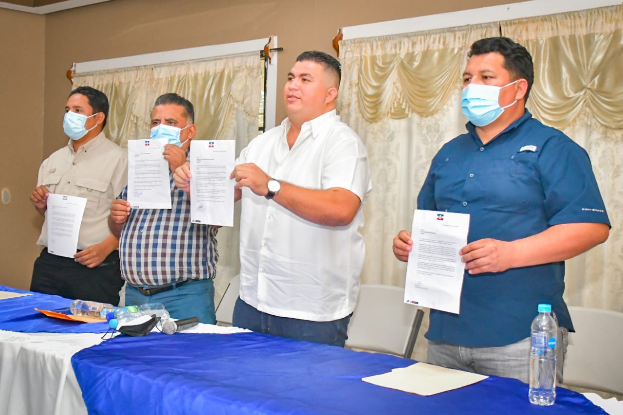 Crisis en ARENA: 4 alcaldes de Morazán y el ex edil de Coatepeque renunciaron hoy al partido crisis-en-arena-4-alcaldes-de-morazan-y-el-ex-edil-de-coatepeque-renunciaron-hoy-al-partido